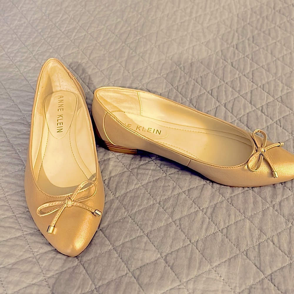 NEW. Anne Klein tan flats 7.5